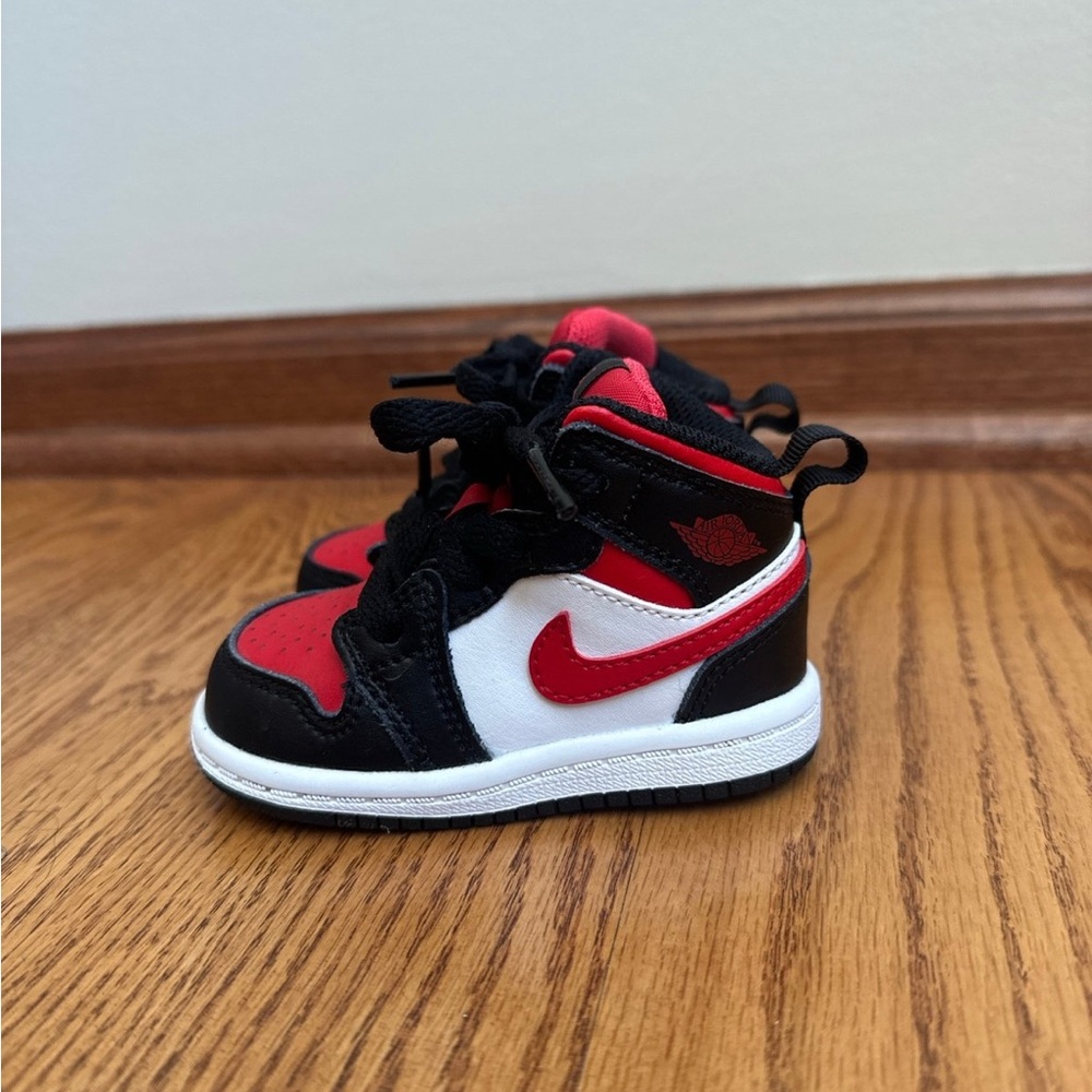 Nike Air Jordan 1 Mid Shoes Size 4C Bred